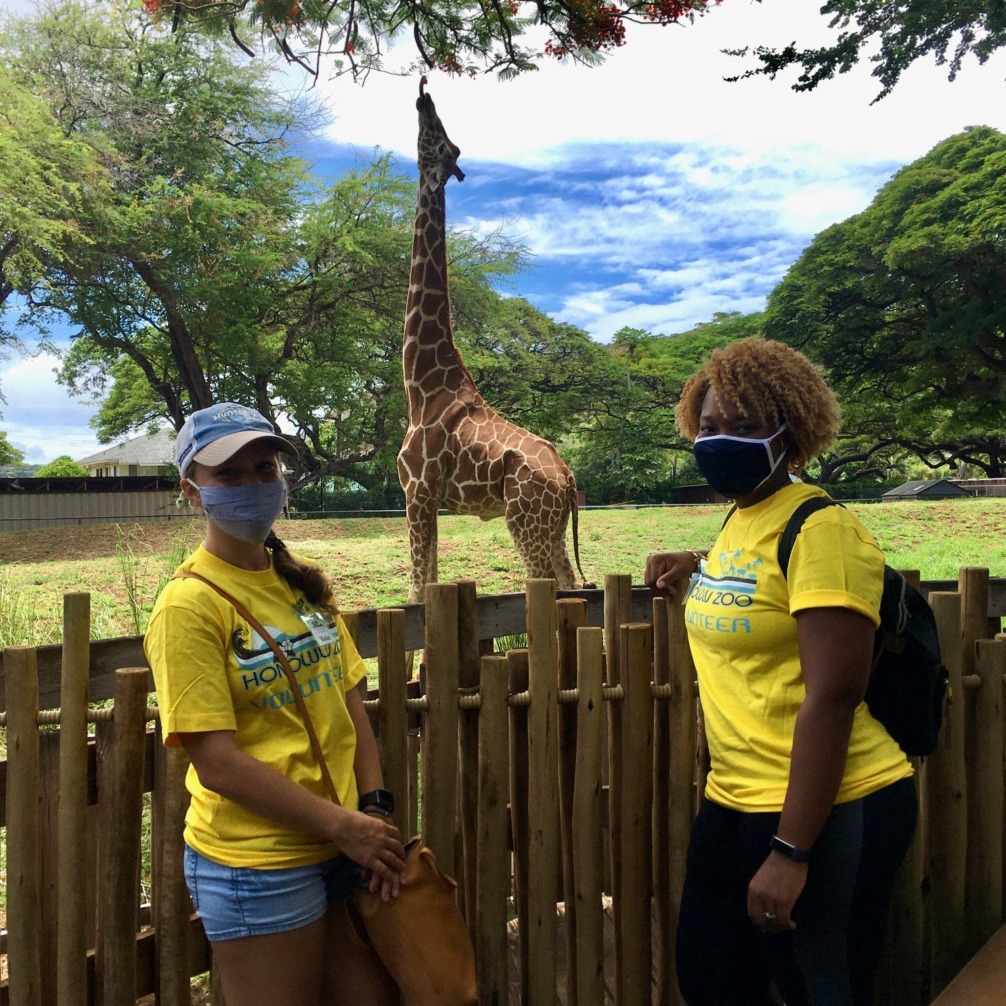Volunteers Mandee and Ashley with giraffe