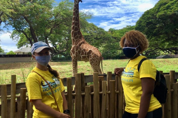 Volunteers Mandee and Ashley with giraffe